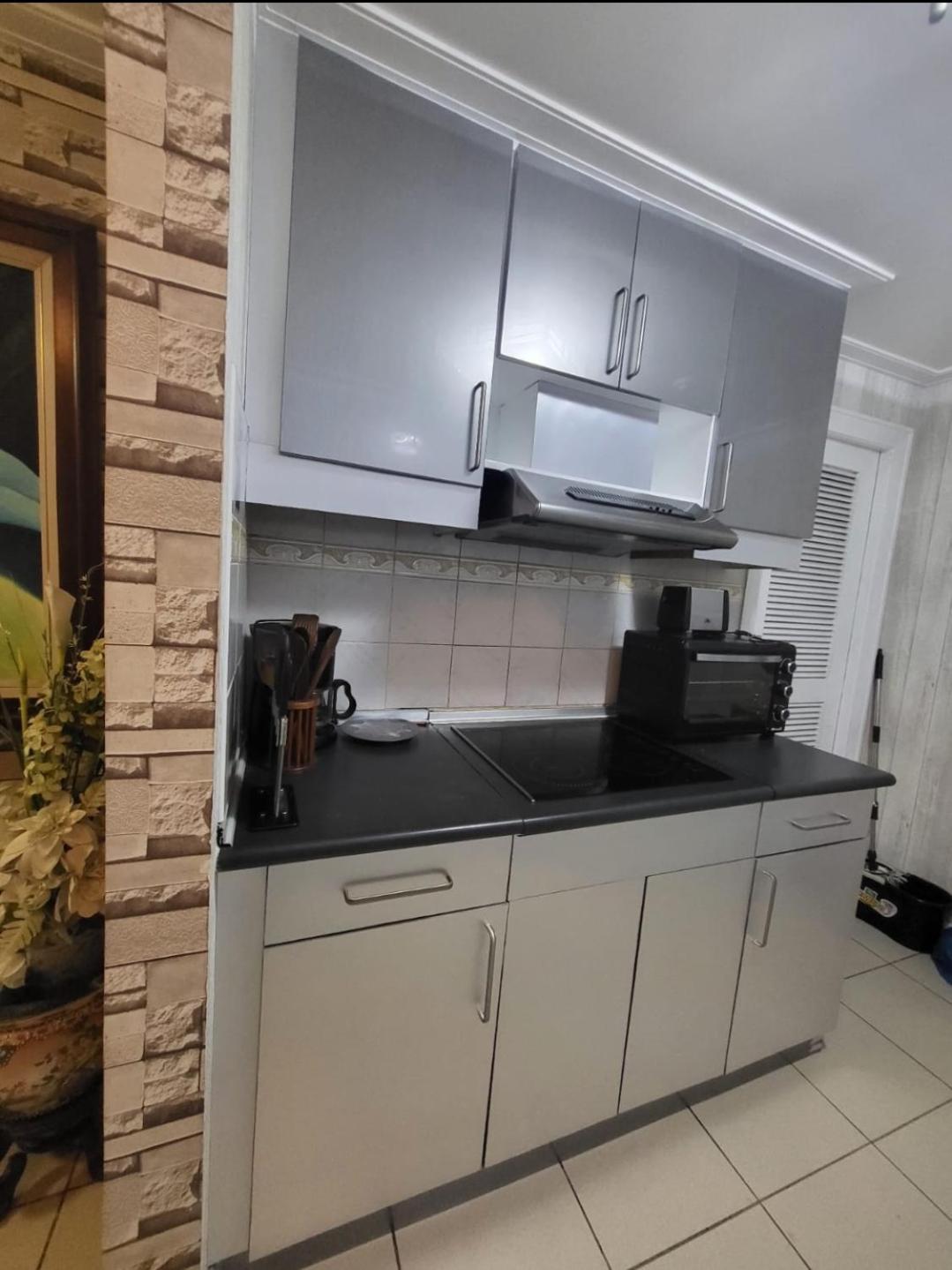 67 Sqm. Condo Unit In Robinson Place Residences Manila Kültér fotó