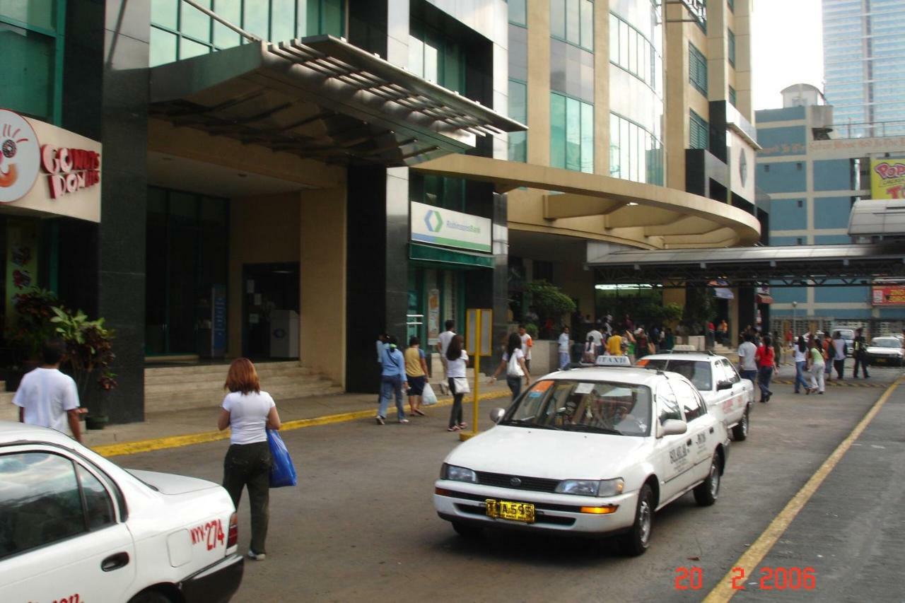 67 Sqm. Condo Unit In Robinson Place Residences Manila Kültér fotó