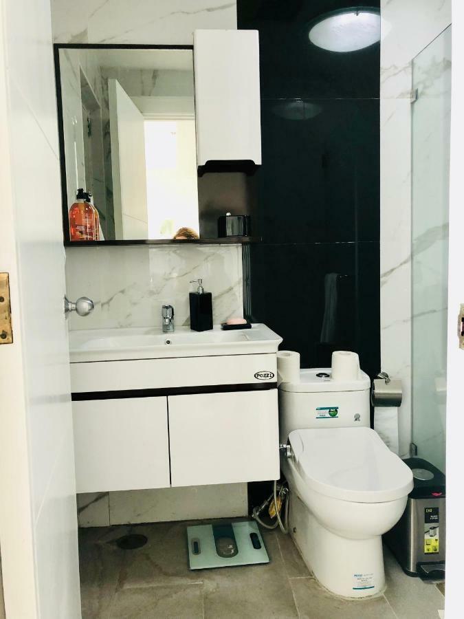 67 Sqm. Condo Unit In Robinson Place Residences Manila Kültér fotó